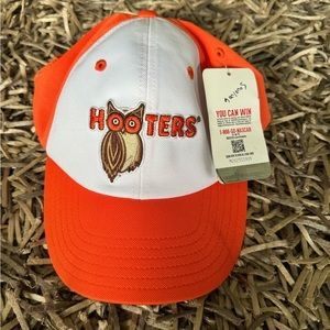 NWT HOOTERS NASCAR Hat